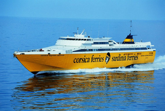 Il collegamento marittimo con la Corsica