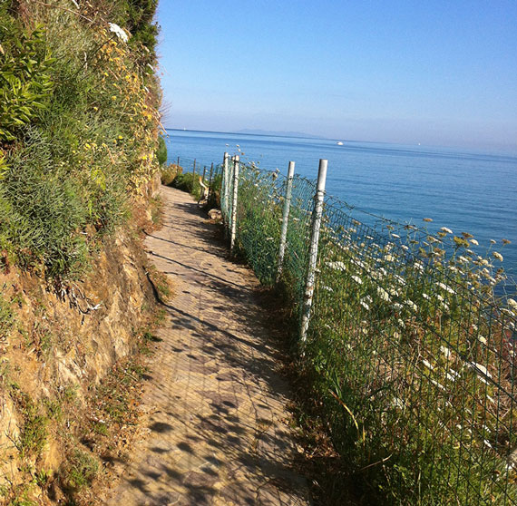 Itinerari a piedi, la costa est